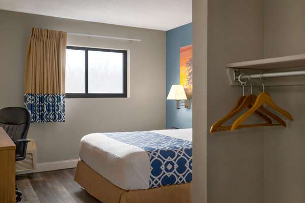  - Days Inn Canastota - I-90, Exit 34