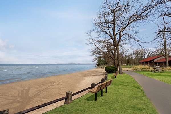 Beach - Days Inn Canastota - I-90, Exit 34