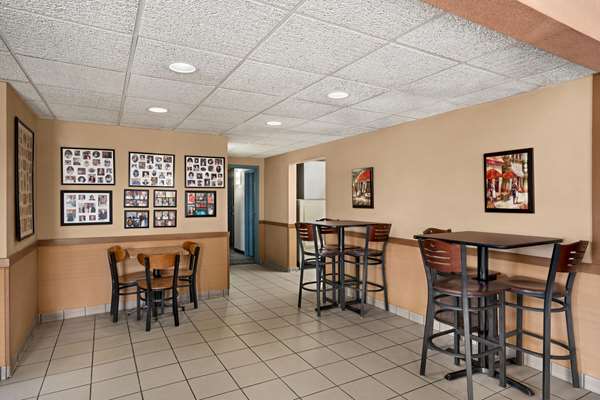  - Days Inn Canastota - I-90, Exit 34