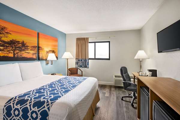  - Days Inn Canastota - I-90, Exit 34