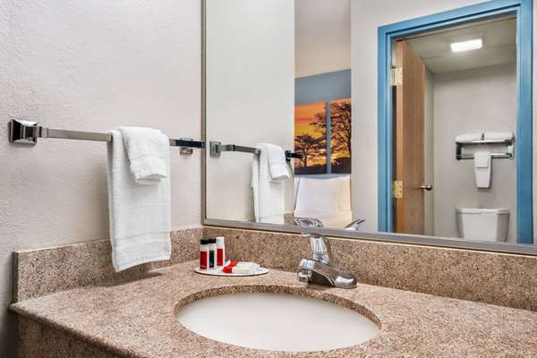  - Days Inn Canastota - I-90, Exit 34