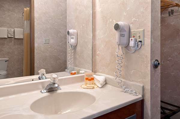  - Days Inn Salina - I-70, Exit 252