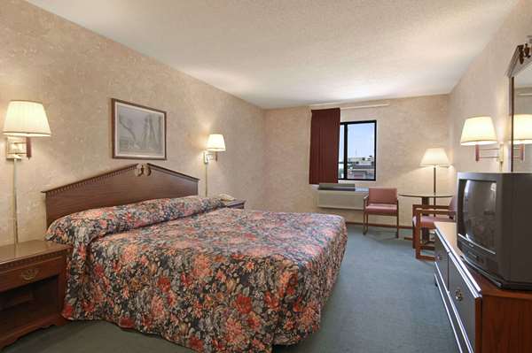  - Days Inn Salina - I-70, Exit 252