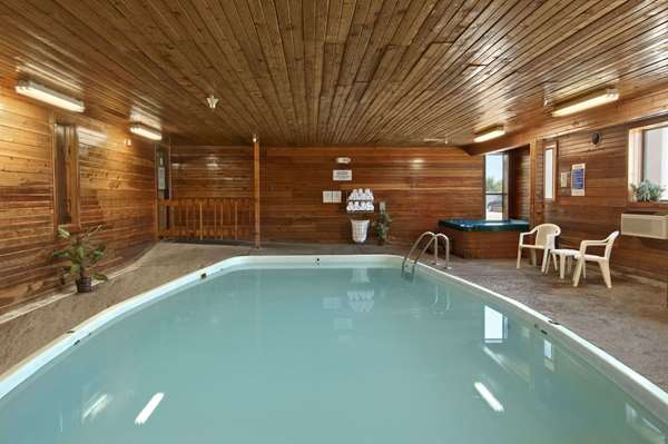 Pool - Days Inn Salina - I-70, Exit 252