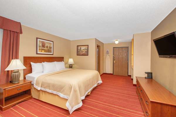 Suite - Days Inn Salina - I-70, Exit 252