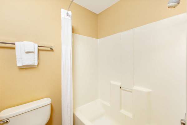  - Days Inn Salina - I-70, Exit 252