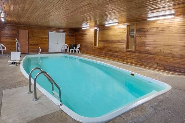 Pool - Days Inn Salina - I-70, Exit 252