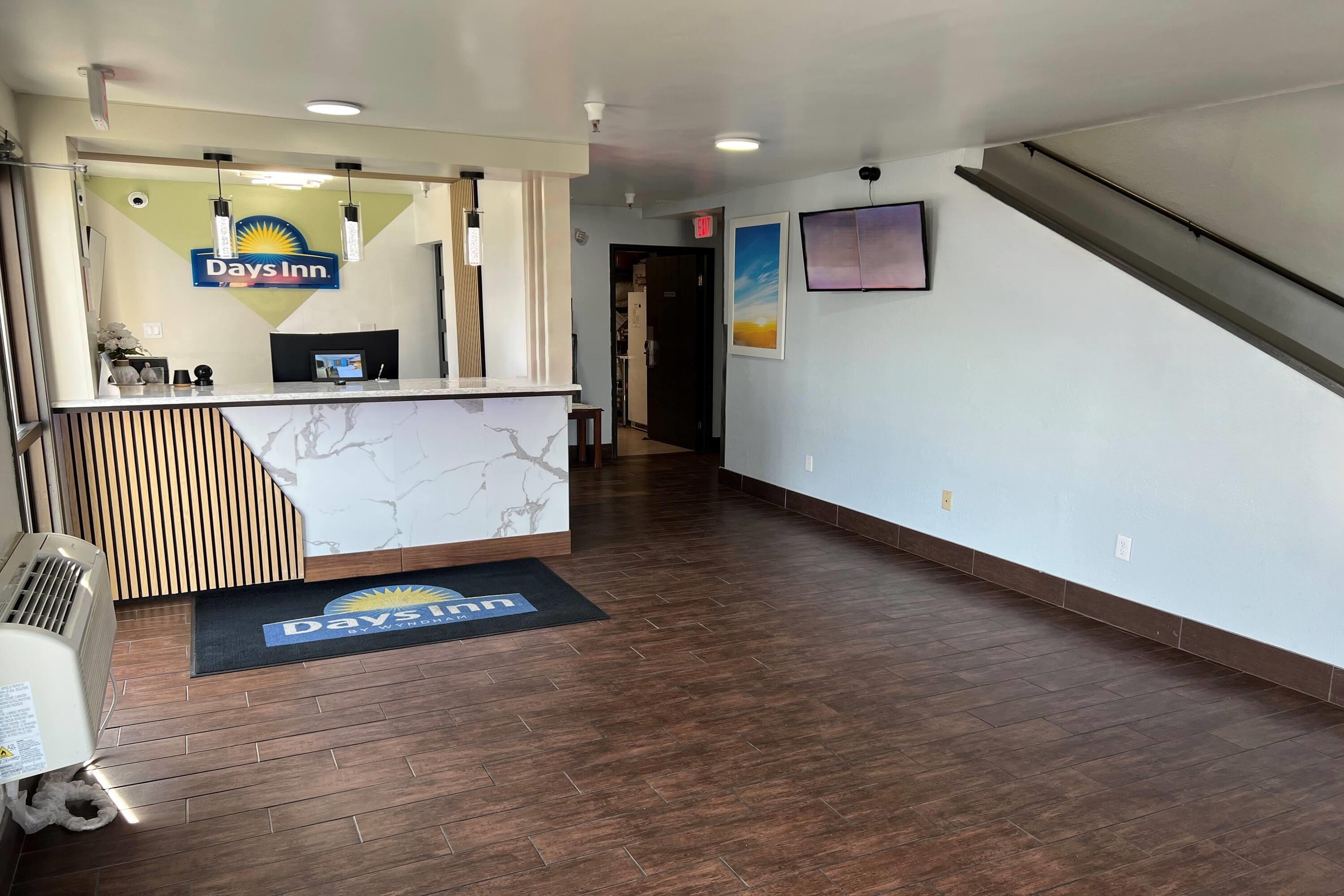 Lobby | Days Inn by Wyndham Salina I-70