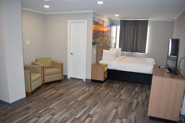 Suite - Days Inn Alamo San Antonio - I-37, Exit 141