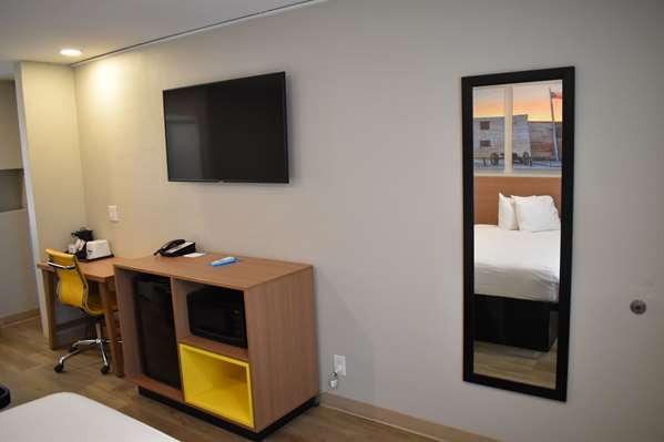  - Days Inn Alamo San Antonio - I-37, Exit 141