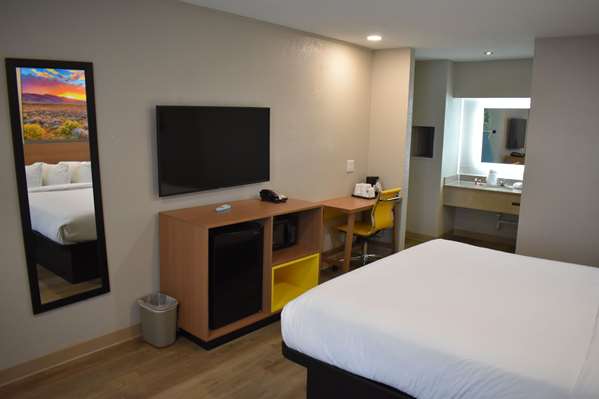  - Days Inn Alamo San Antonio - I-37, Exit 141