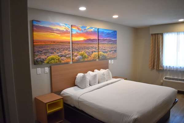  - Days Inn Alamo San Antonio - I-37, Exit 141