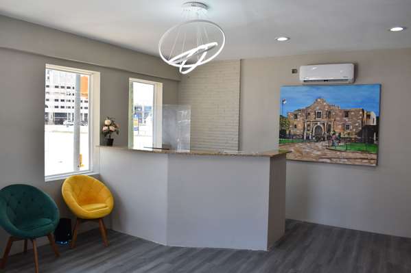  - Days Inn Alamo San Antonio - I-37, Exit 141