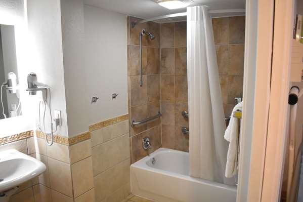  - Days Inn Alamo San Antonio - I-37, Exit 141