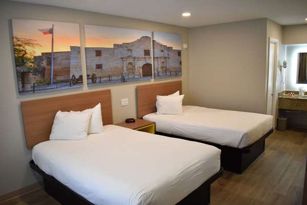 - Days Inn Alamo San Antonio - I-37, Exit 141