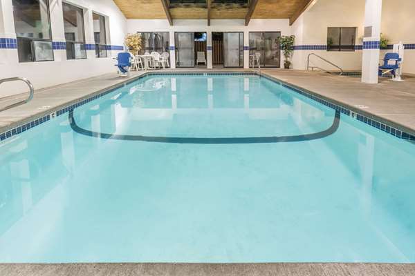 Pool - Super 8 Hotel Bend