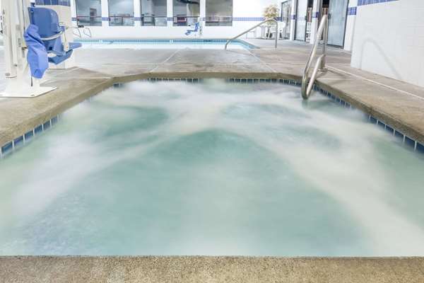 Pool - Super 8 Hotel Bend