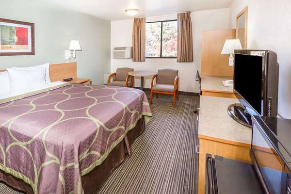  - Super 8 Hotel Bend