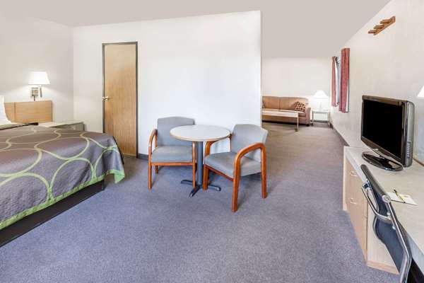 Suite - Super 8 Hotel Bend