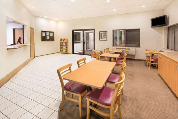  - Super 8 Hotel Bend