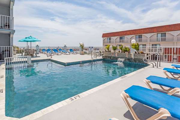 Pool - Days Inn & Suites Wildwood