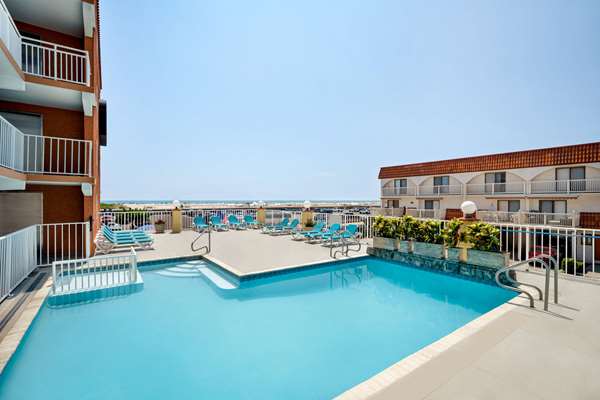 Pool - Days Inn & Suites Wildwood
