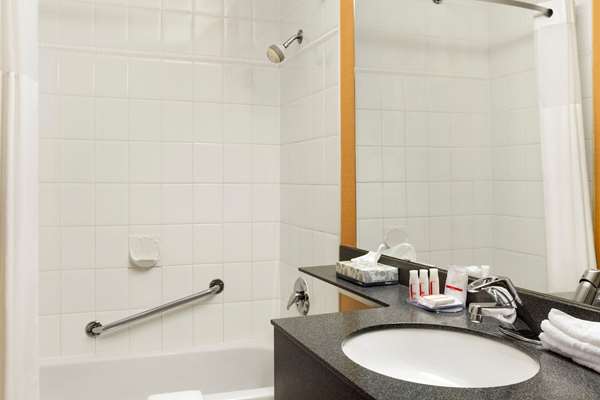  - Days Inn Downtown Vancouver