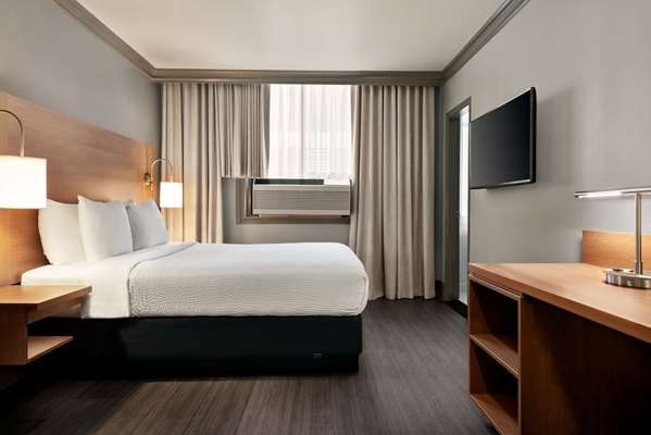  - Days Inn Downtown Vancouver