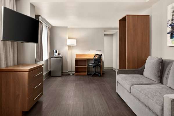  - Days Inn Downtown Vancouver