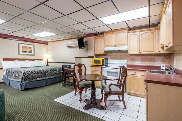 Suite - Days Inn South Pittsburgh