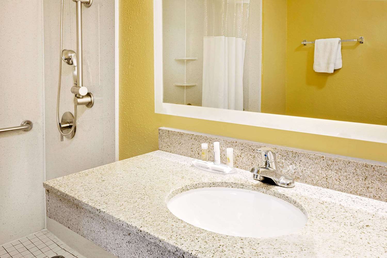 Days Inn Demopolis, AL See Discounts