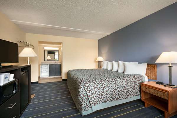  - Days Inn Central Clearwater