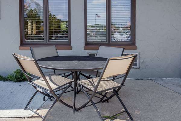 Exterior view - Days Inn West Allis - I-41 & I-894, Exit 1D