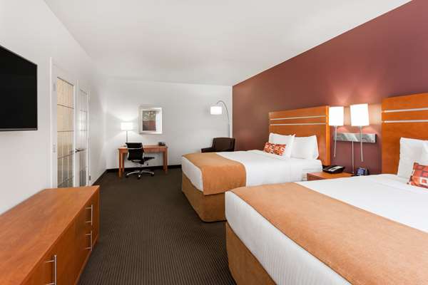 Suite - Wingate by Wyndham Hotel Calgary