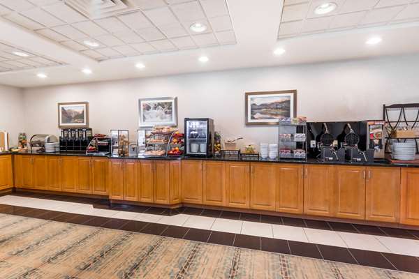  - Wingate by Wyndham Hotel Calgary