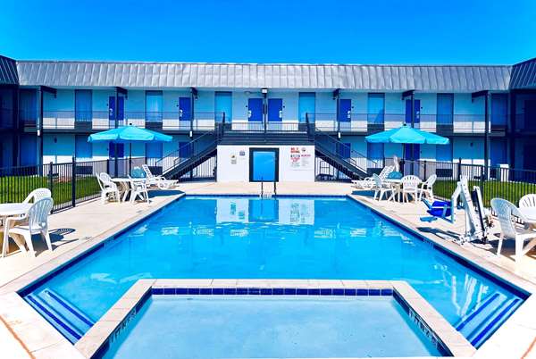Pool - Days Inn Burleson