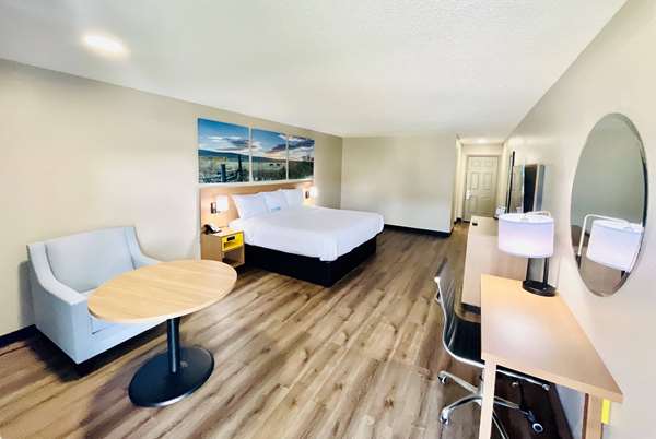  - Days Inn Burleson