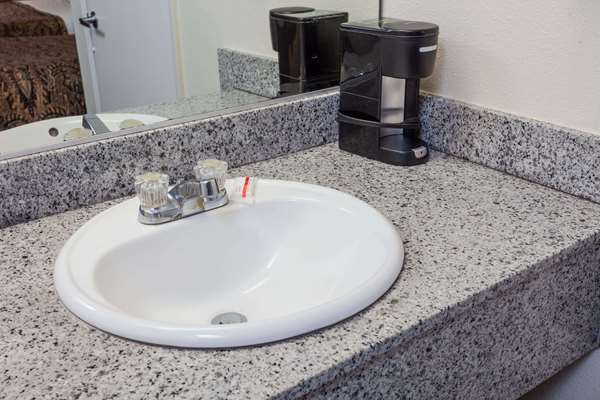  - Days Inn Disneyland West Anaheim - I-5, Exit 110