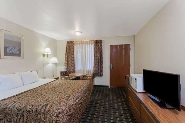  - Days Inn Disneyland West Anaheim - I-5, Exit 110
