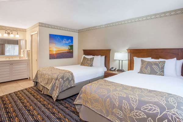  - Days Inn Hotel Circle South San Diego - I-8, Exits 4A & 4B