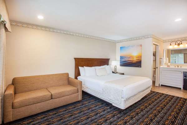  - Days Inn Hotel Circle South San Diego - I-8, Exits 4A & 4B