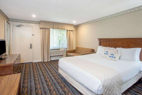  - Days Inn Hotel Circle South San Diego - I-8, Exits 4A & 4B