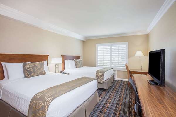  - Days Inn Hotel Circle South San Diego - I-8, Exits 4A & 4B