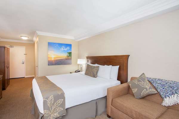 Suite - Days Inn Hotel Circle South San Diego - I-8, Exits 4A & 4B