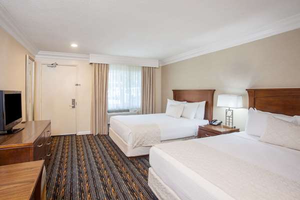  - Days Inn Hotel Circle South San Diego - I-8, Exits 4A & 4B