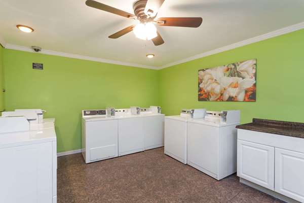 Amenities - Days Inn Hotel Circle South San Diego - I-8, Exits 4A & 4B