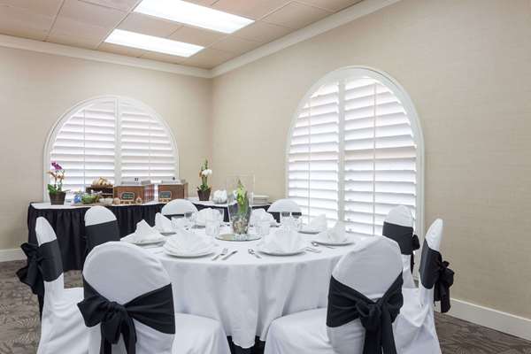  - Days Inn Hotel Circle South San Diego - I-8, Exits 4A & 4B