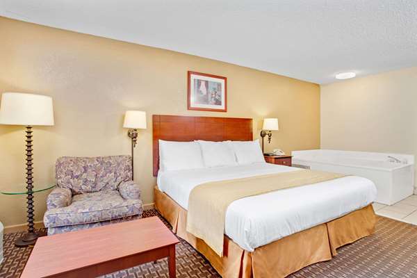  - Days Inn & Suites Stockbridge - I-75, Exit 228