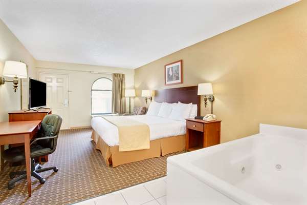  - Days Inn & Suites Stockbridge - I-75, Exit 228
