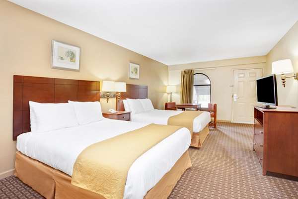  - Days Inn & Suites Stockbridge - I-75, Exit 228